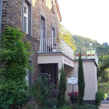 Gastehaus Mosella Konukevi Klotten